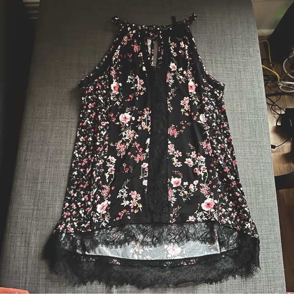 White House Black Market Tops - White Barn Floral Blouse